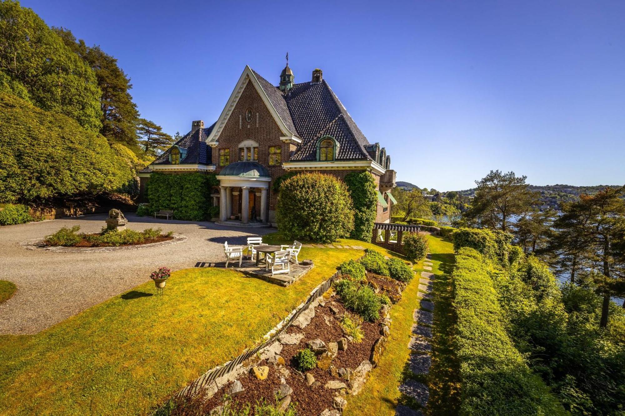 Unique Victorian Villa With Private Coastline ベルゲン エクステリア 写真