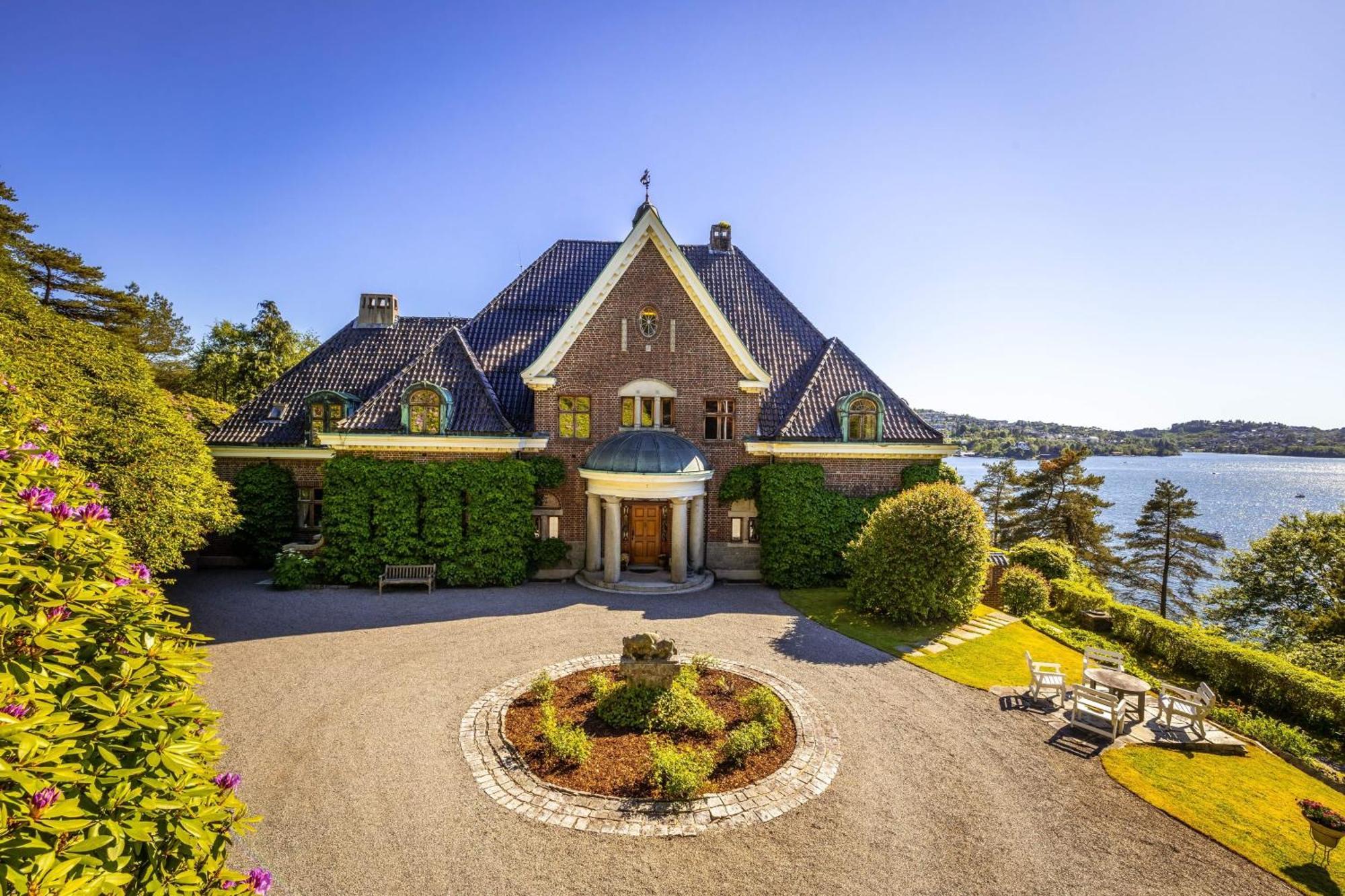 Unique Victorian Villa With Private Coastline ベルゲン エクステリア 写真