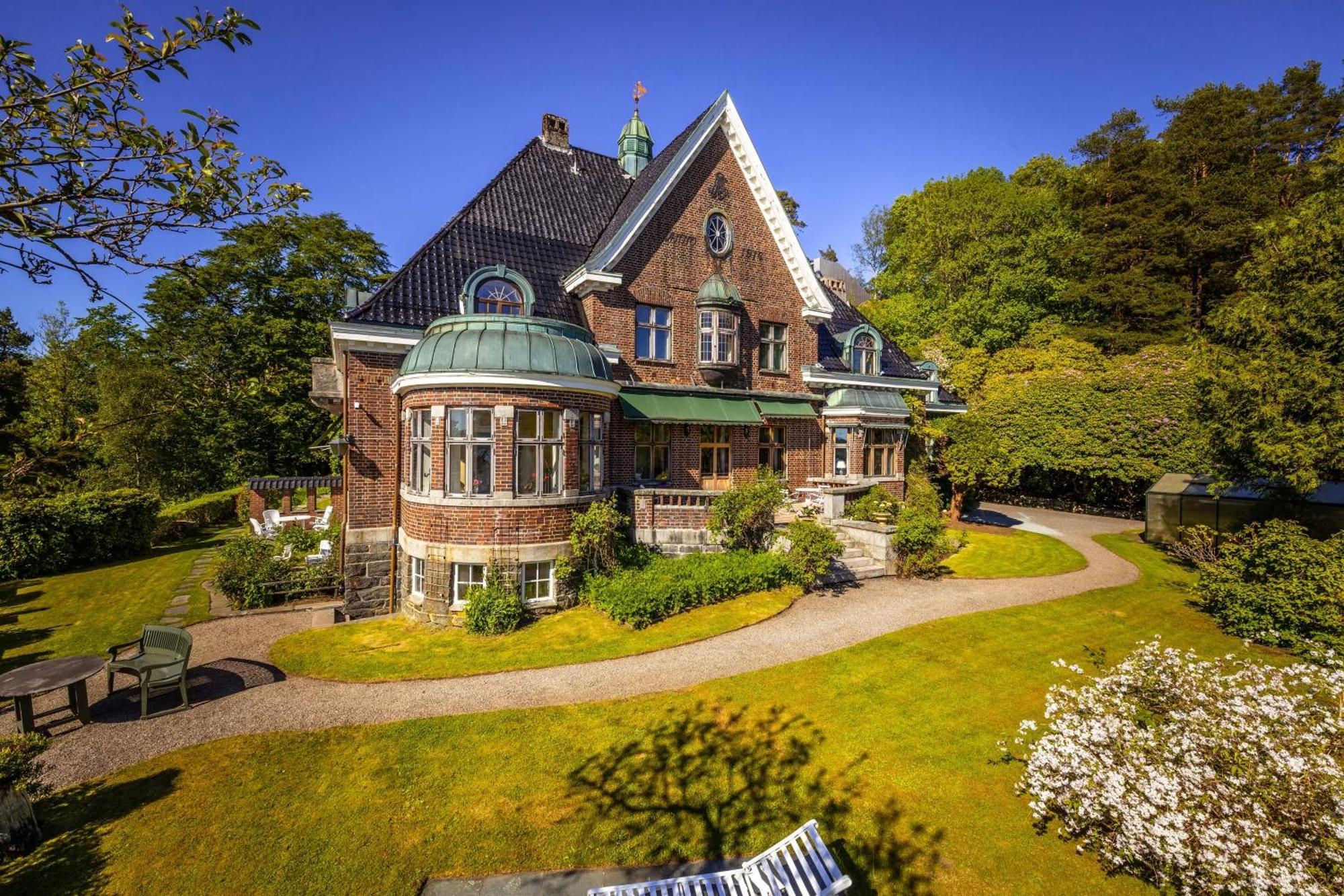 Unique Victorian Villa With Private Coastline ベルゲン エクステリア 写真