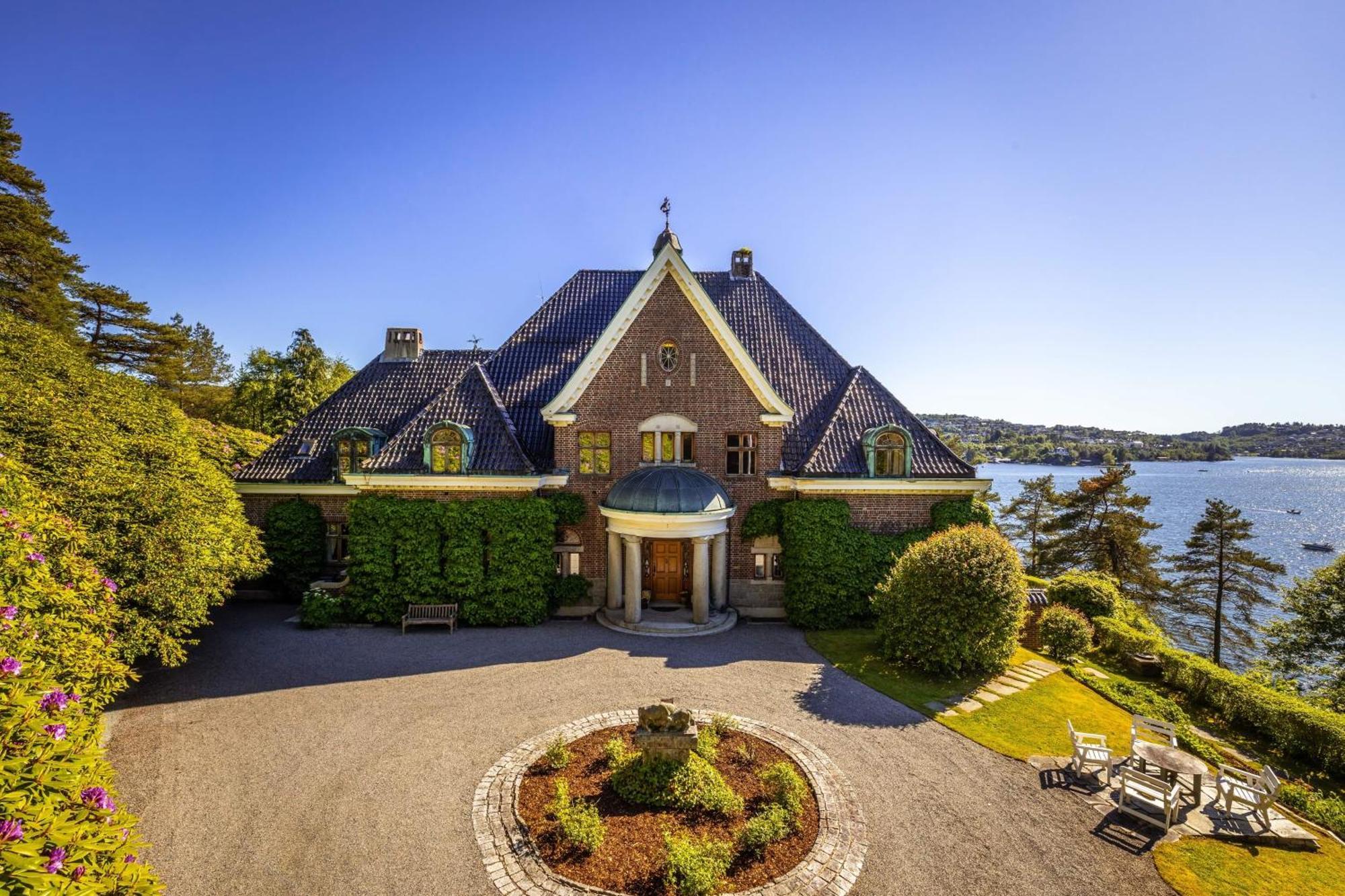 Unique Victorian Villa With Private Coastline ベルゲン エクステリア 写真